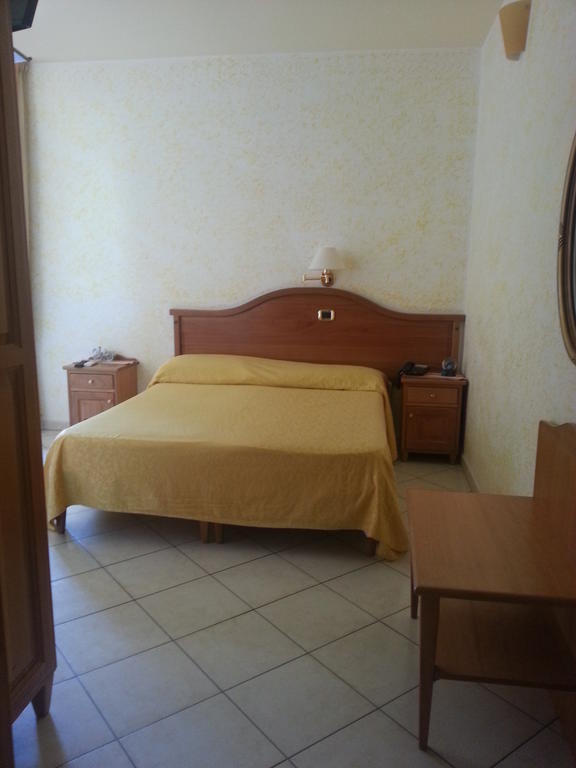 פאלרנה Hotel Mistef חדר תמונה