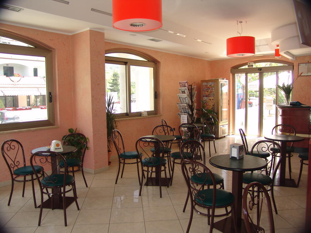 פאלרנה Hotel Mistef מראה חיצוני תמונה