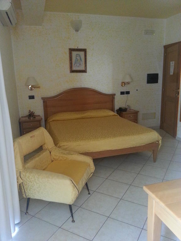 פאלרנה Hotel Mistef חדר תמונה