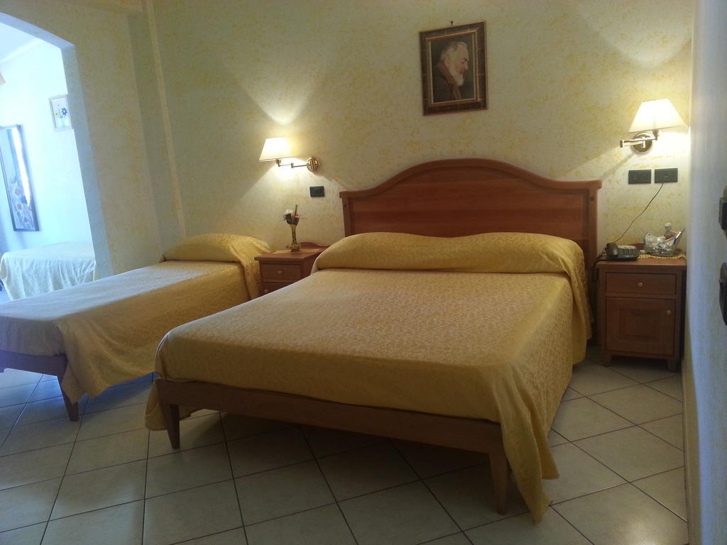 פאלרנה Hotel Mistef מראה חיצוני תמונה