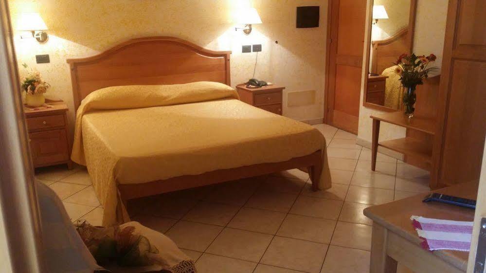 פאלרנה Hotel Mistef מראה חיצוני תמונה