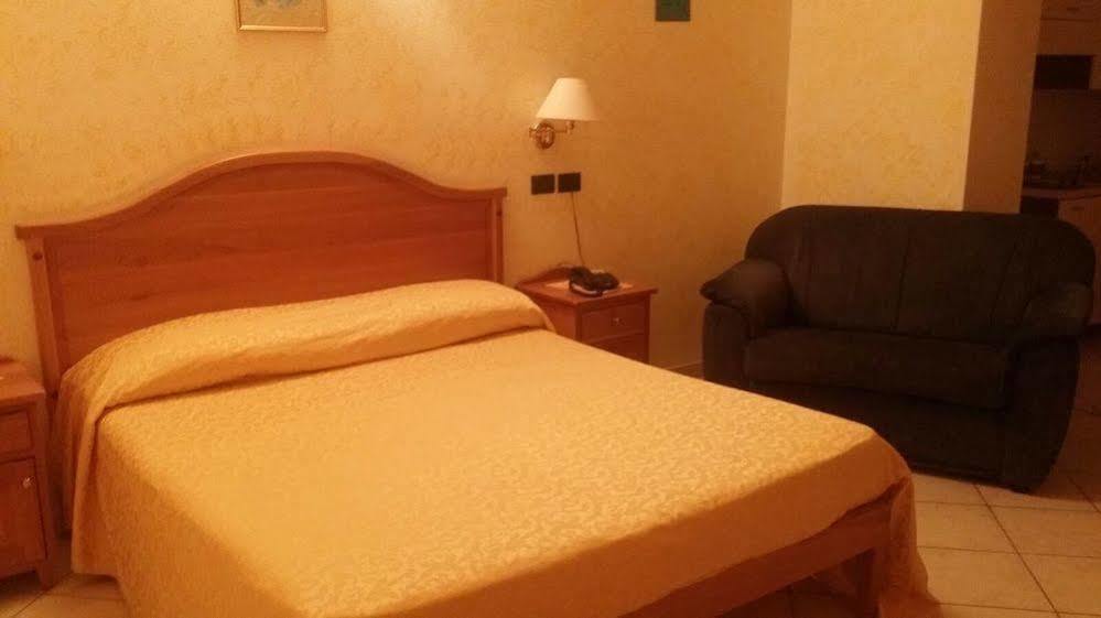 פאלרנה Hotel Mistef מראה חיצוני תמונה
