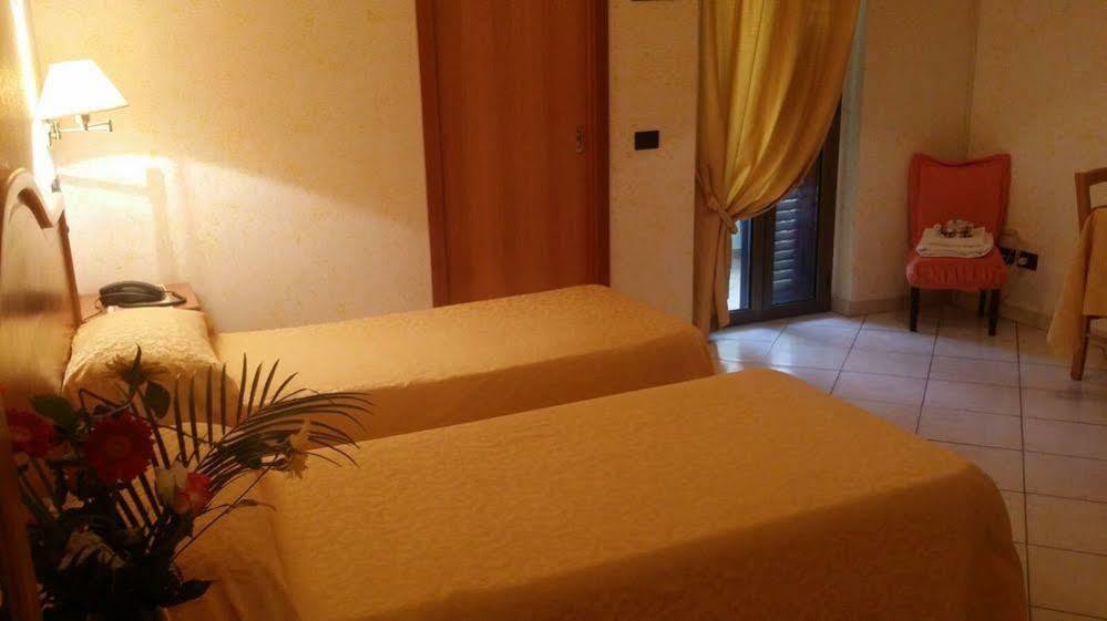 פאלרנה Hotel Mistef מראה חיצוני תמונה