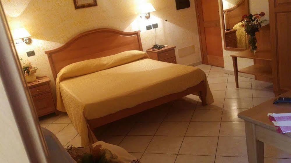 פאלרנה Hotel Mistef מראה חיצוני תמונה