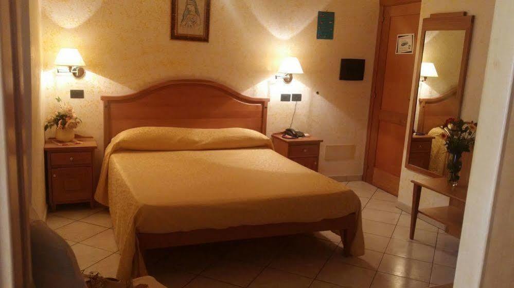 פאלרנה Hotel Mistef מראה חיצוני תמונה
