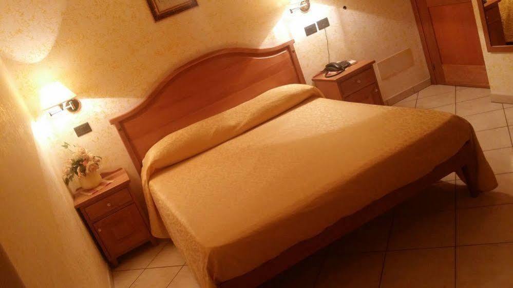 פאלרנה Hotel Mistef מראה חיצוני תמונה