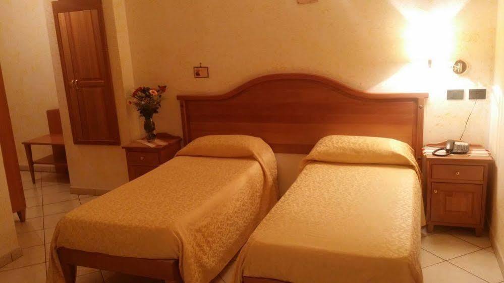 פאלרנה Hotel Mistef מראה חיצוני תמונה